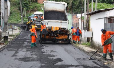 Programa ‘Asfalta Manaus’ da prefeitura recapeia rua do Novo Aleixo