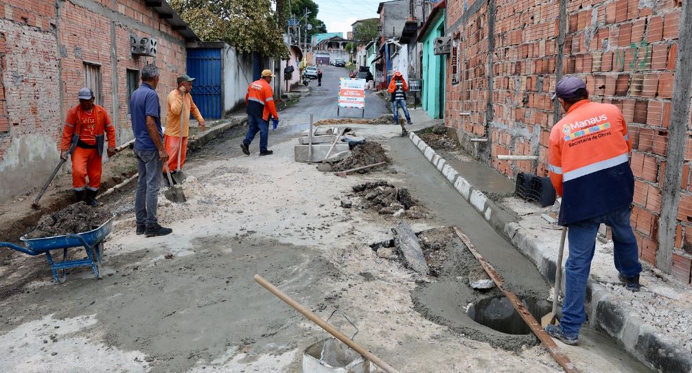 Prefeitura implanta nova tubulação para modernizar sistema de drenagem no Tancredo Neves