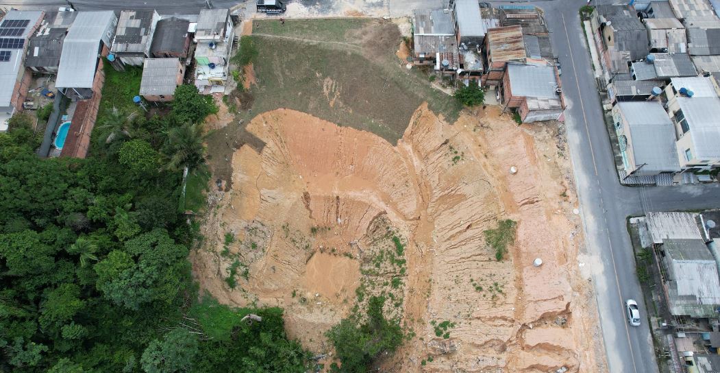 Após recuperar a área erosiva, prefeitura avança no acabamento da obra na rua Itaberaba no bairro Cidade Nova