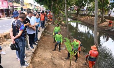 Prefeito vistoria projeto-piloto de limpeza dos igarapés implementado na zona Leste