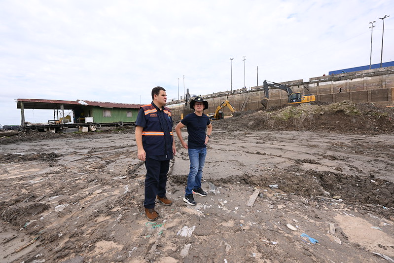 Prefeito David Almeida vistoria obras de desassoreamento em igarapés de Manaus