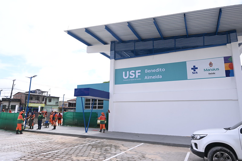 Prefeito David Almeida fiscaliza obras de nova USF do bairro São Francisco