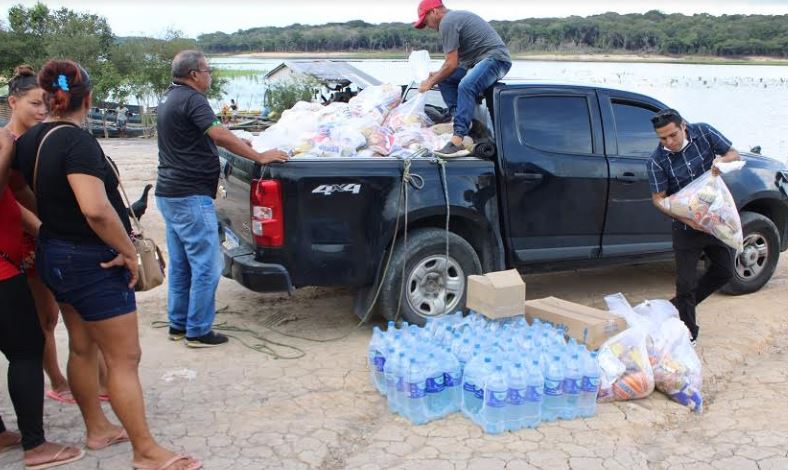 Prefeitura entrega cestas básicas a famílias ribeirinhas da Zona Leste de Manaus