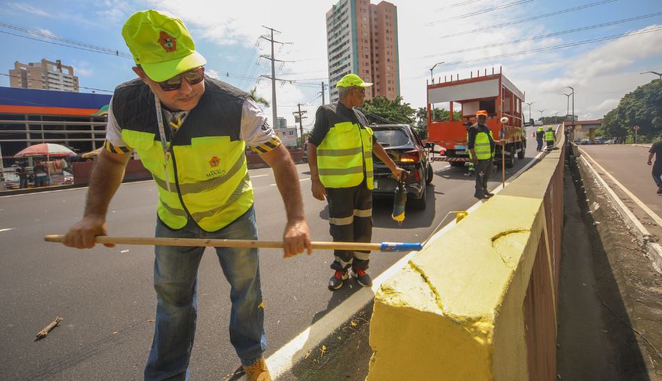 Prefeitura realiza revitalização da pintura e sinalização do viaduto Miguel Arraes