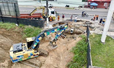 Prefeitura de Manaus atua para fechar cratera na avenida Constantino Nery