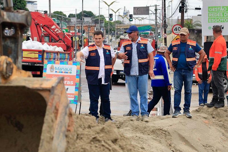 Prefeitura executa 60% da obra em cratera e anuncia recapeamento na avenida Constantino Nery