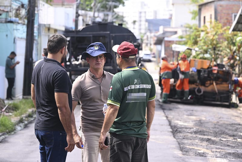 Prefeito de Manaus, David Almeida, vistoriou obras nesta quinta-feira no bairro Santa Etelvina