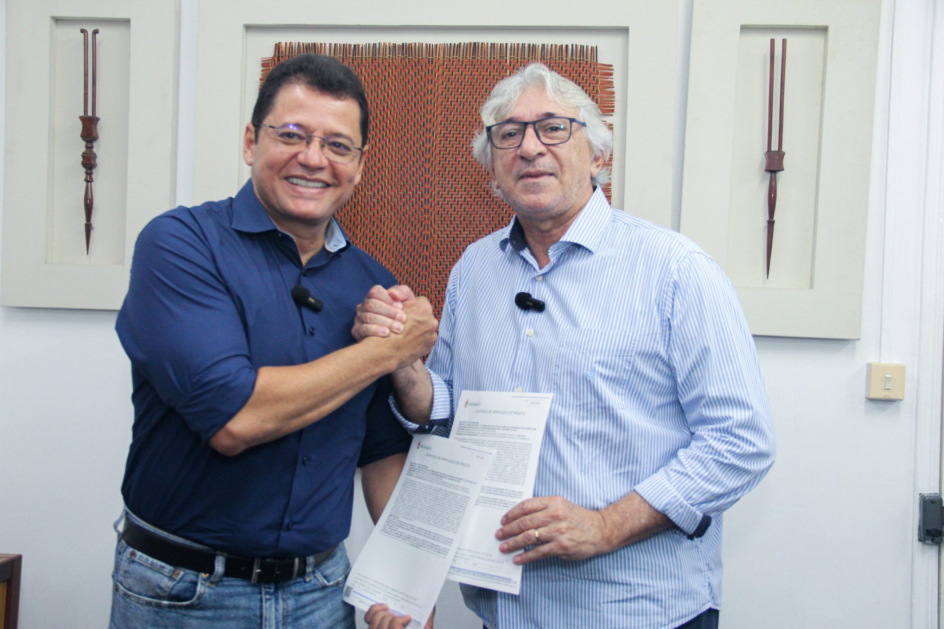 Prefeitura de Manaus entrega certidão de aprovação de projeto para habitacionais do governo