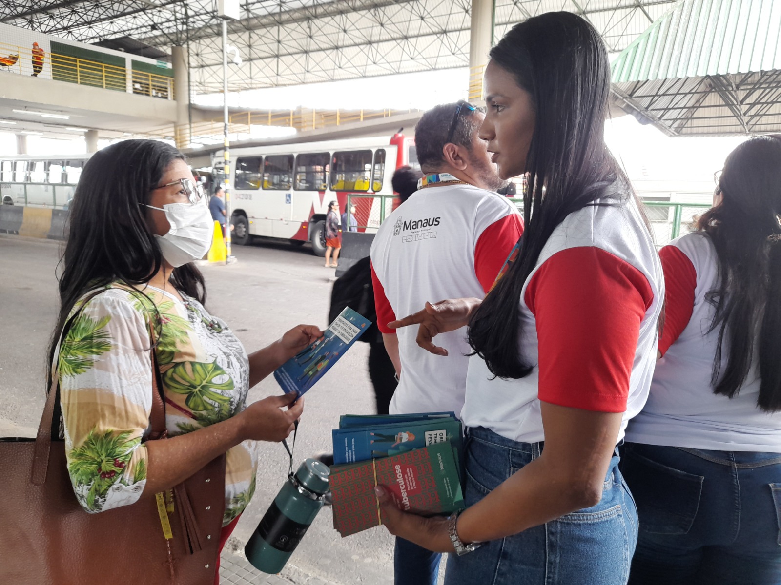 Prefeitura, por meio da Semsa, promove ação educativa sobre tuberculose no Terminal 3