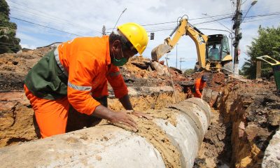 Casas construídas sobre redes de drenagem e ligações clandestinas de esgoto provocam 90% dos rompimentos de galerias em Manaus