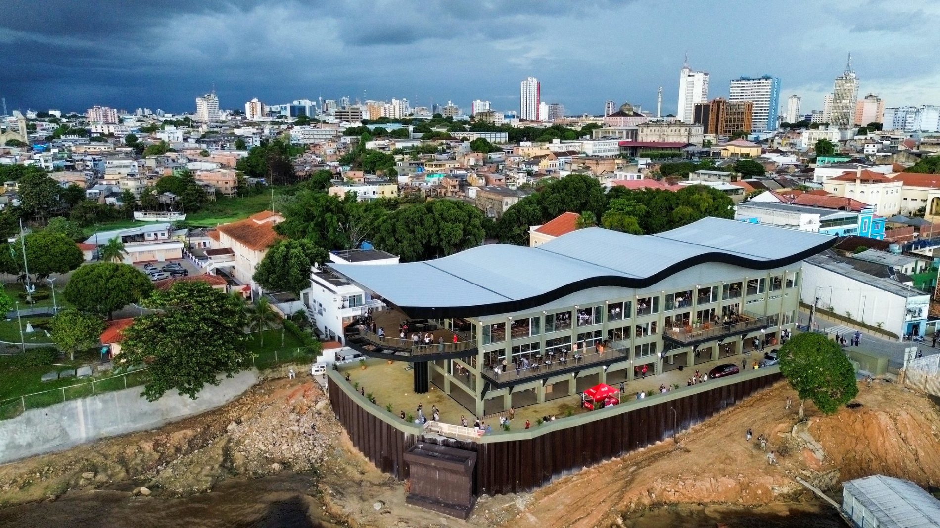 Inauguração do mirante Lúcia Almeida leva 9 mil pessoas ao Centro Histórico de Manaus