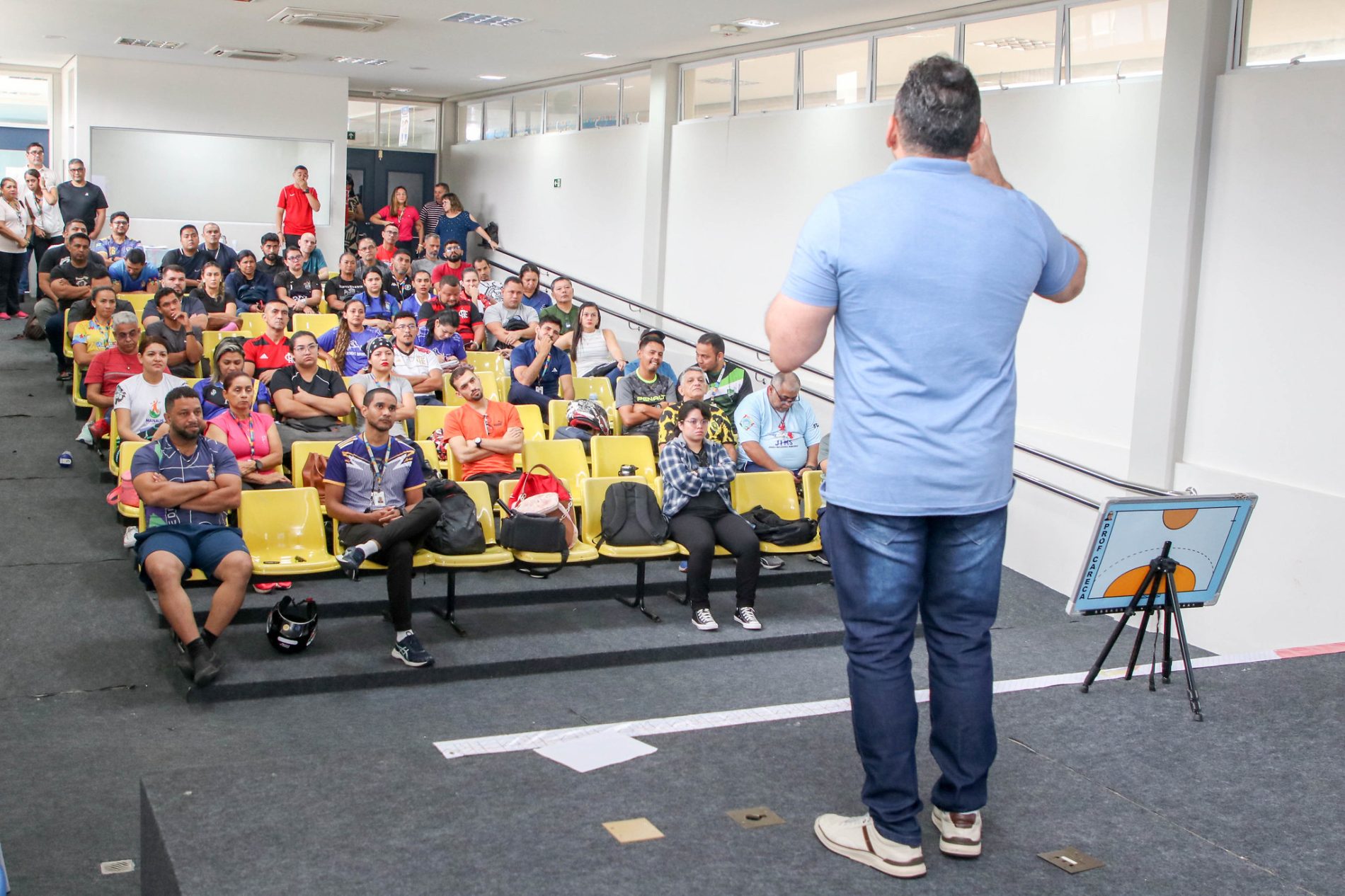 Professores da rede municipal recebem atualização em Clínica de Arbitragem de Futsal, Handebol e Voleibol