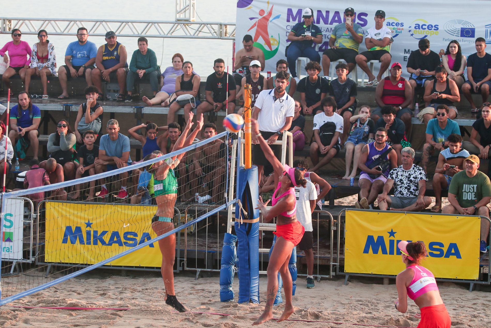 Com presença do prefeito, Manaus fecha 7ª etapa do Circuito Sul-Americano de Vôlei de Praia, na Ponta Negra