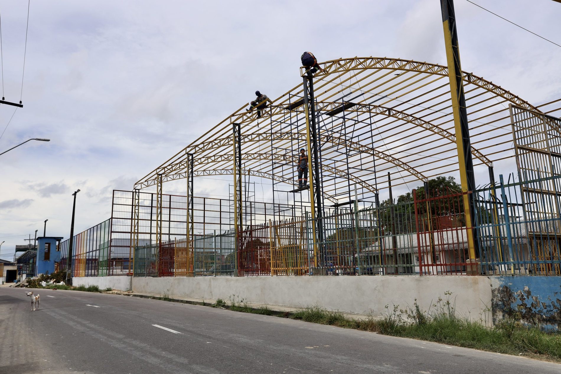 Prefeitura instala equipamentos modernos e reforma 5 mil metros quadrados no campo do Bahia, no São José