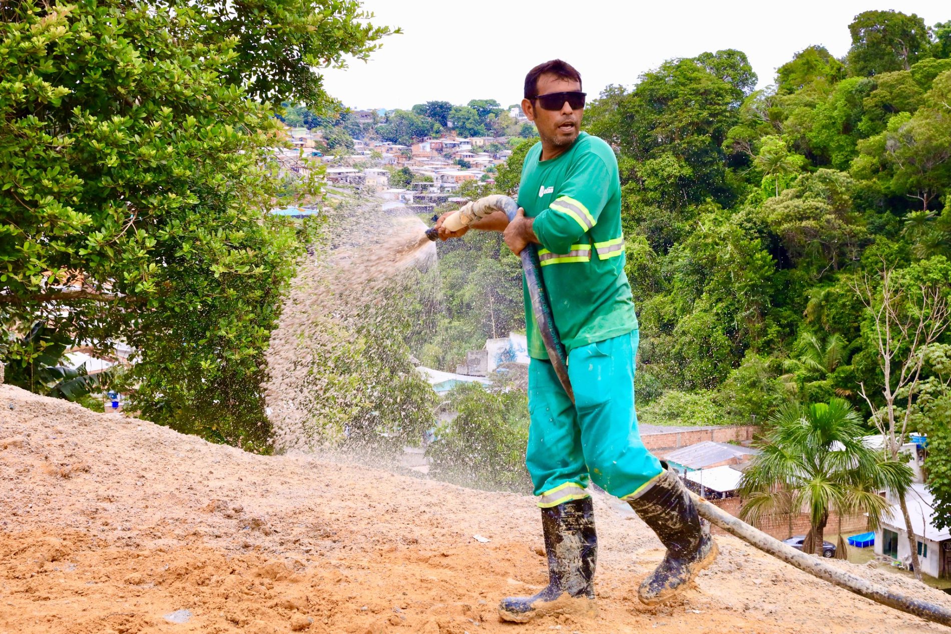 Hidrossemeadura: Conheça a técnica que a Prefeitura de Manaus utiliza após as erosões causadas pelas chuvas