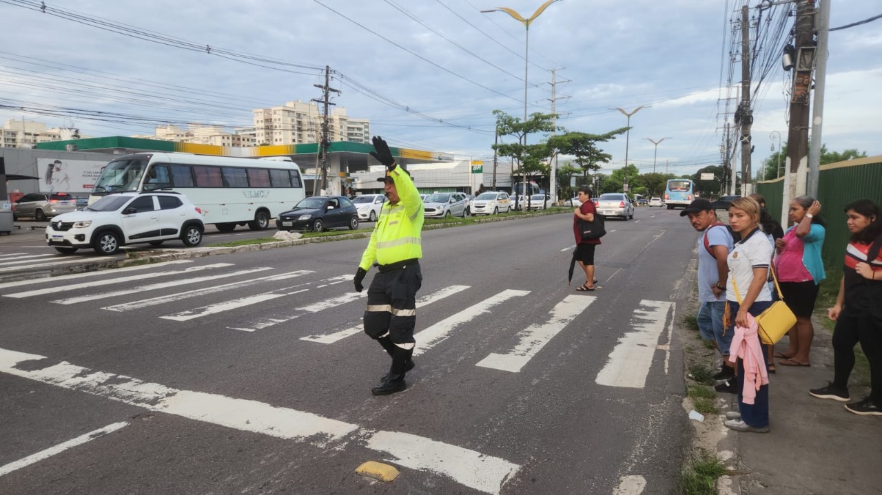 Prefeitura realiza mix de operações para ordenar trânsito em Manaus