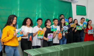 Alunos de escola municipal realizam exposição de arte modernista, em Manaus