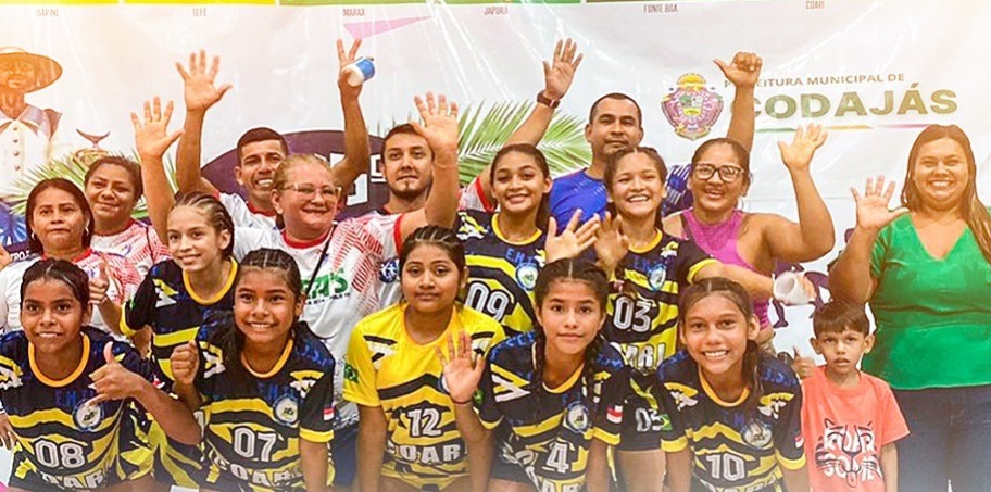 Time feminino de Coari vence Codajás e Tefé no futsal e se destaca para os Jogos Escolares