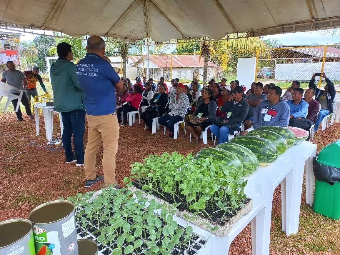 Em Benjamin Constant, agricultores participam de curso de produção de melancia