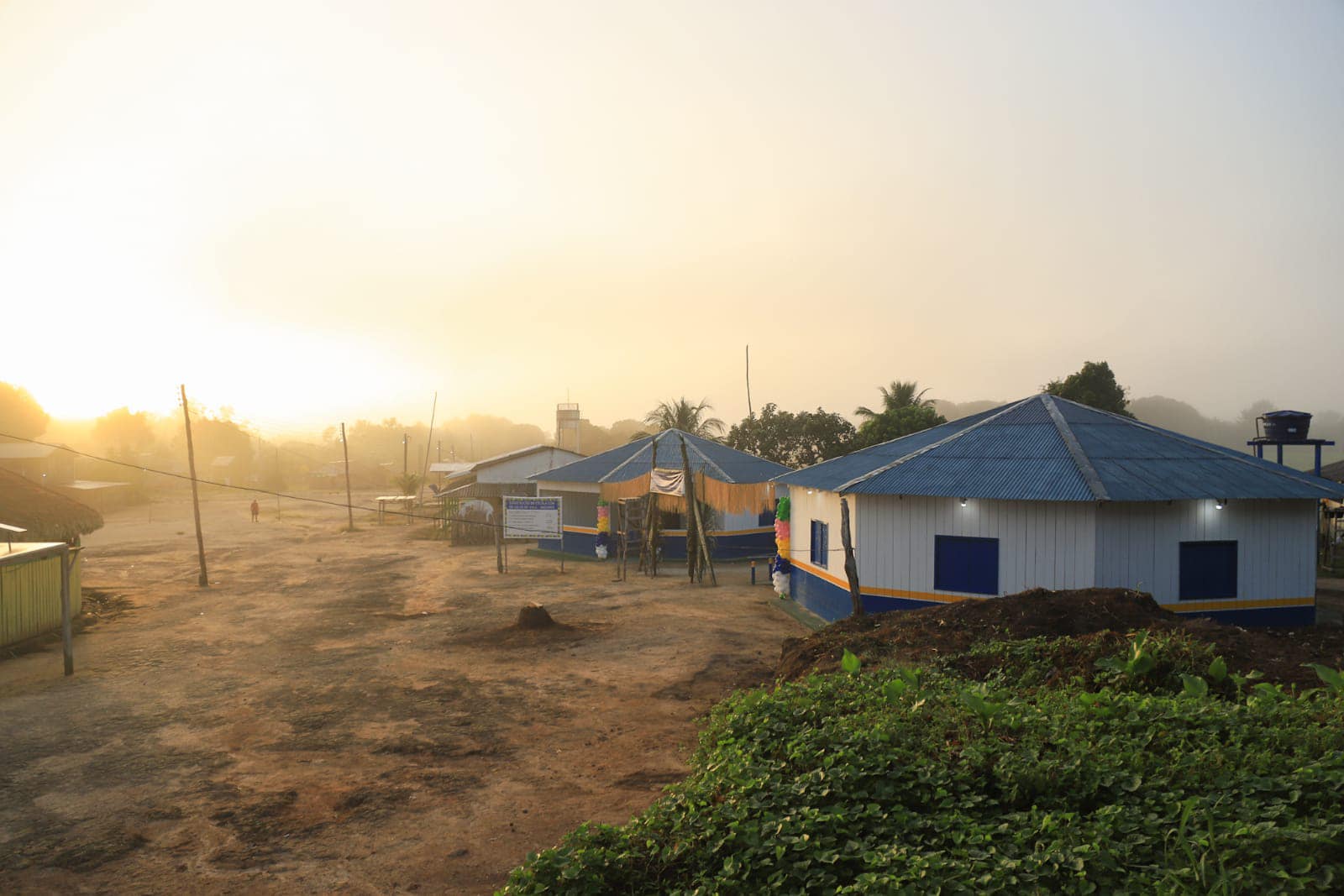 Nhamundá inaugura escola em área indígena do município