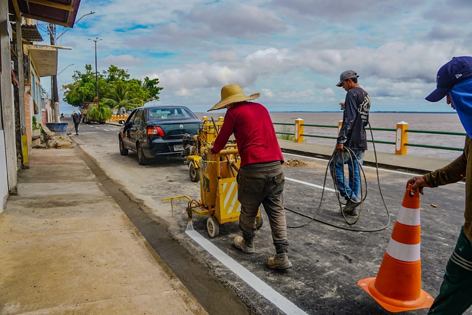 Parintins: gestão municipal realiza revitalização em rua da orla da cidade