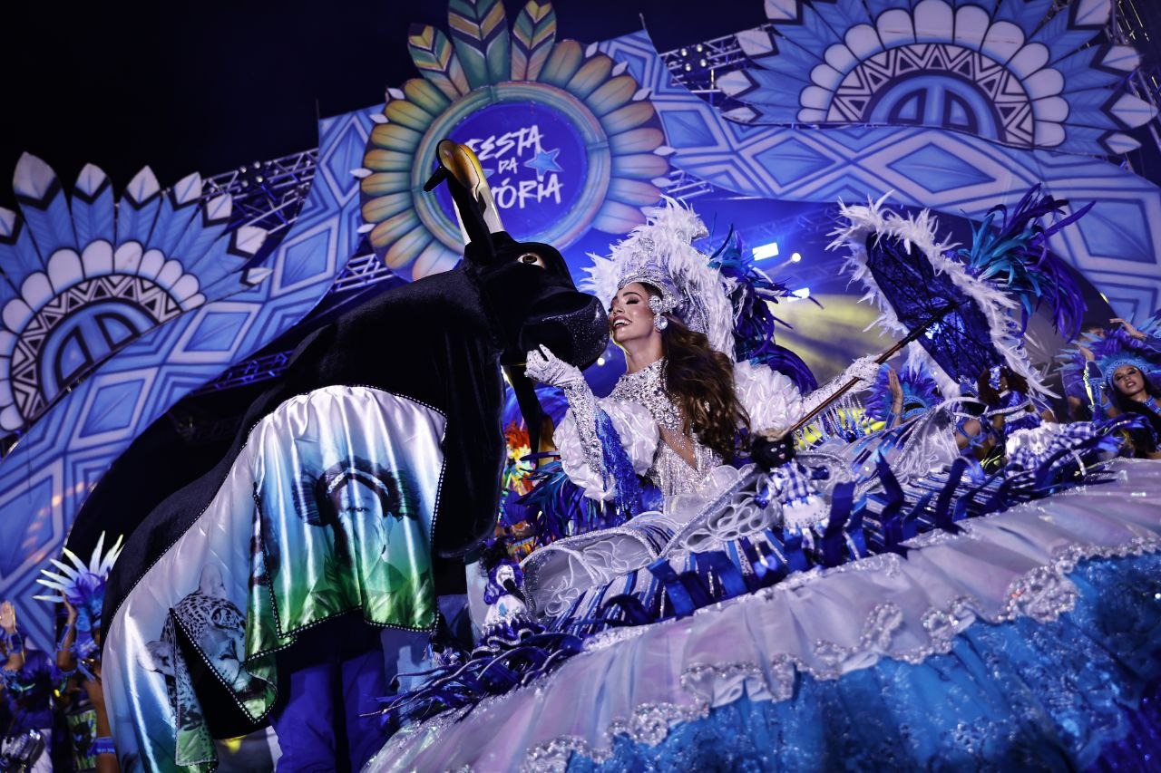 Festival de Parintins 2024: Boi Caprichoso celebra tricampeonato histórico no Sambódromo de Manaus