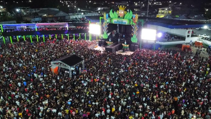 Festa de aniversário de Manacapuru lota Parque do Ingá e recebe atrações nacionais